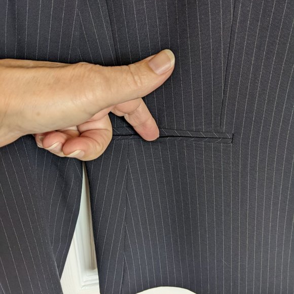 Tahari Navy/Charcoal PIN STRIPED (short) Skirt Suit  Vintage-y, EUC | 10 - Picture 4 of 16